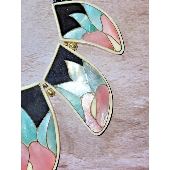 1980's Vintage Mother of Pearl Inlay MOP Floral Design Statement Collar Necklace - Picture 2 of 9